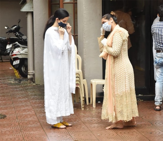 पंडित जसराज के अंतिम दर्शन को पहुंचे संगीत जगत के दिग्गज, देखें PHOTOS