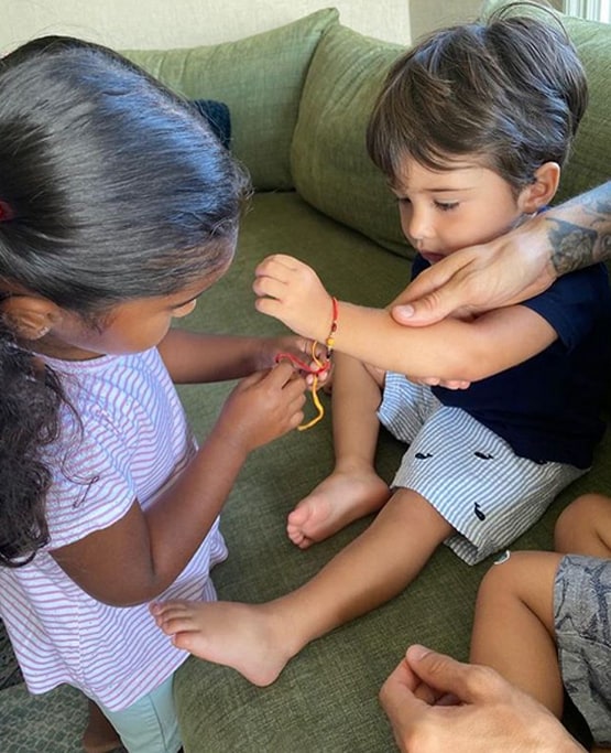 सनी लियोनी के बच्चों ने सेलिब्रेट की राखी, एक्ट्रेस ने शेयर की तस्वीरें