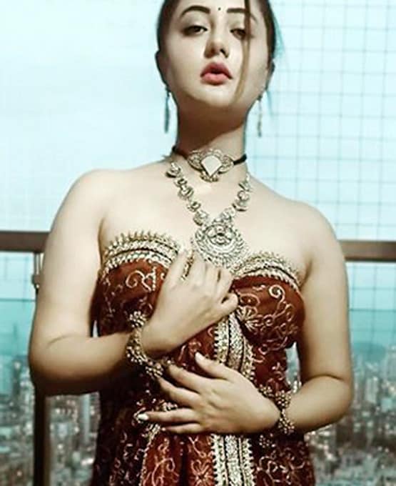 रश्मि ने एक्टर मृणाल जैन को बांधी राखी, लिया मुंहबोले भाई का आशीर्वाद