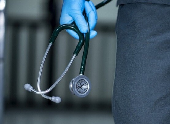 कोरोना: कहीं आप भी तो नहीं कर रहे इस चीज का अंधाधुंध इस्तेमाल, FDA ने दी चेतावनी