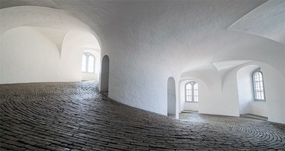 घर में इस जगह कभी ना लगाएं घड़ी, रूक जाती है तरक्की, होता है बुरा असर