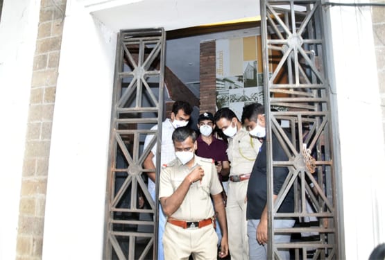 ED ऑफिस से निकले रिया के भाई, सुशांत की कंपनी से नाम जुड़ने पर उठा सवाल