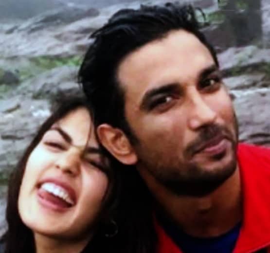 रिया ने जांच में पुलिस से कहा था झूठ? महेश भट्ट संग व्हाट्सएप चैट कर रही इशारा