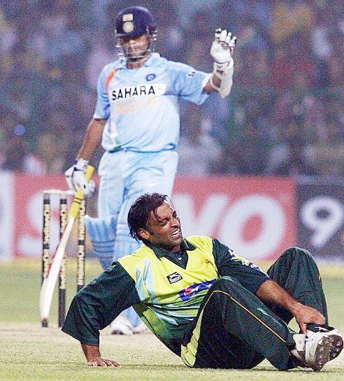 पहली बार सचिन से टक्कर होने पर कौन जीता? अख्तर ने बताया