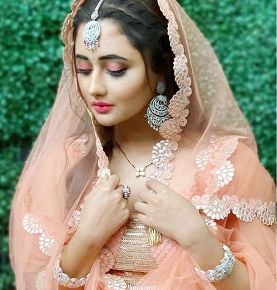 रश्मि ने एक्टर मृणाल जैन को बांधी राखी, लिया मुंहबोले भाई का आशीर्वाद