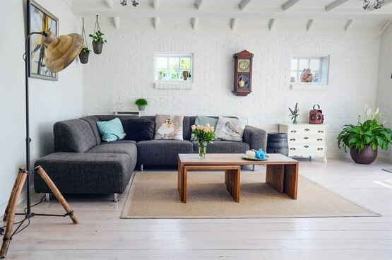 घर में इस जगह कभी ना लगाएं घड़ी, रूक जाती है तरक्की, होता है बुरा असर