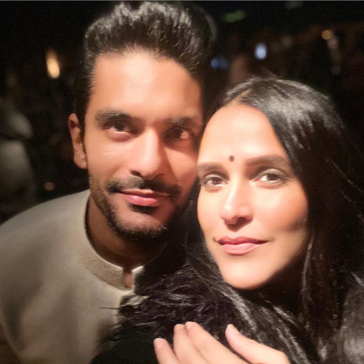 पति संग नेहा