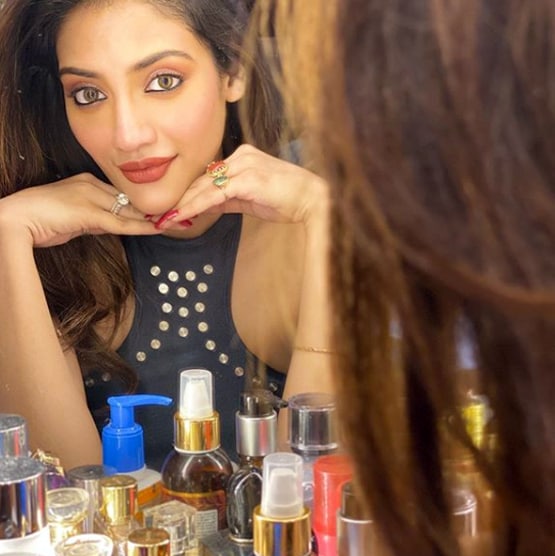 राखी पर नुसरत जहां का ट्रैडिशनल लुक, पति संग शेयर की रोमांटिक फोटो