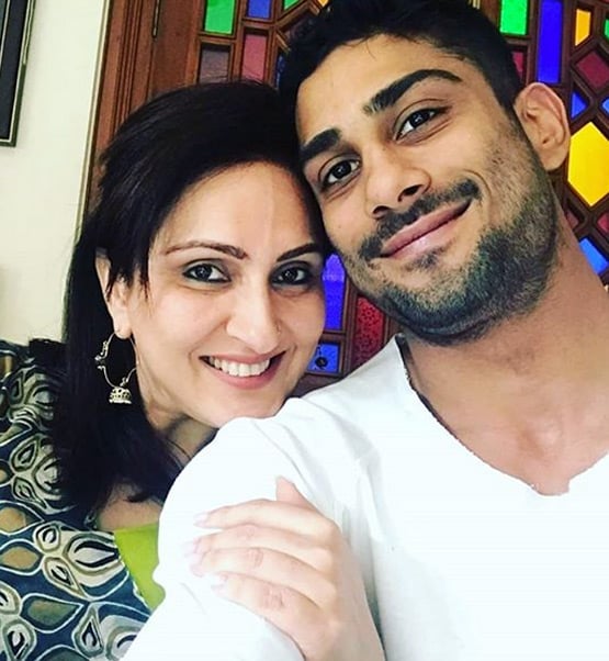 सगे नहीं फिर भी है बेशुमार प्यार, इन सेलेब्र‍िटी भाई बहनों ने कायम की मिसाल