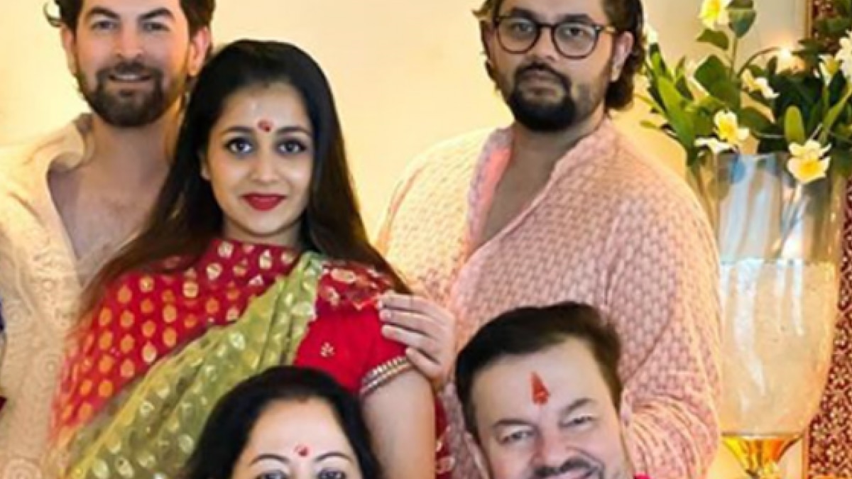 फैमिली संग नील