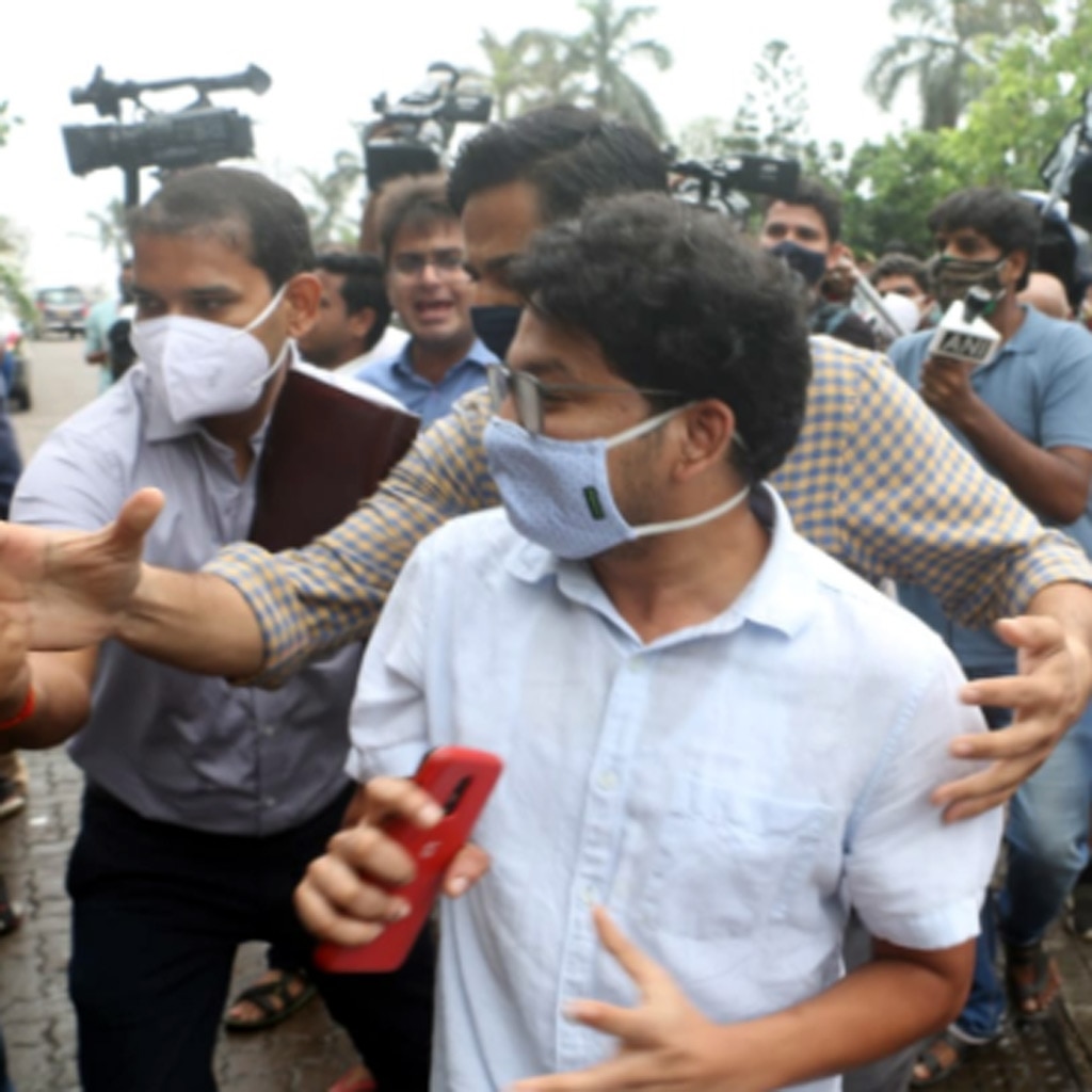 सीबीआई संग नीरज और सिद्धार्थ पिठानी