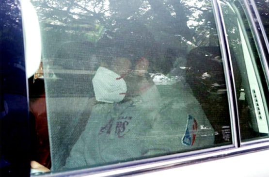 कोरोना से जंग जीतते ही घर के लिए रवाना हुए अभिषेक बच्चन, PHOTOS