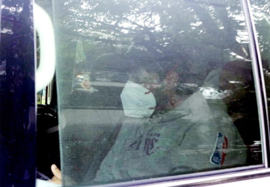 कोरोना से जंग जीतते ही घर के लिए रवाना हुए अभिषेक बच्चन, PHOTOS