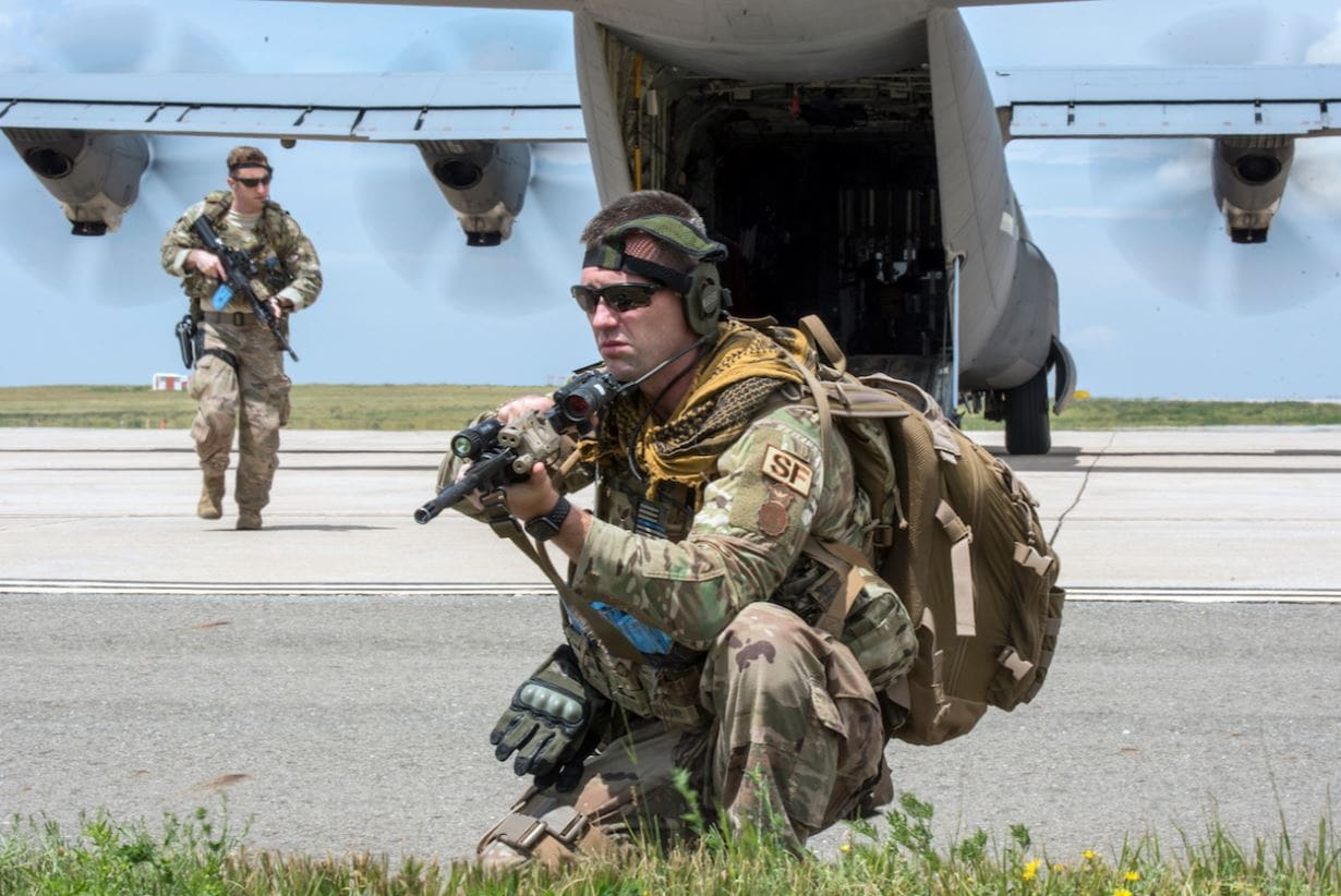 साउथ चाइना सी में चरम पर तनाव, US ने तैनात किए परमाणु बम वर्षक विमान