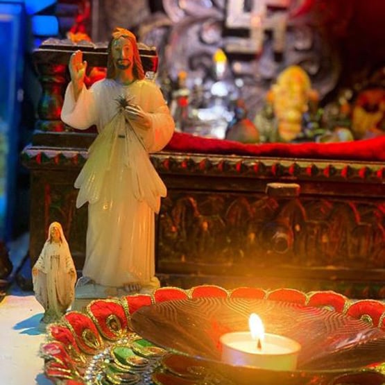 अंकिता ने शेयर की सुशांत की मां की तस्वीर, कहा- उम्मीद है मां के साथ हो