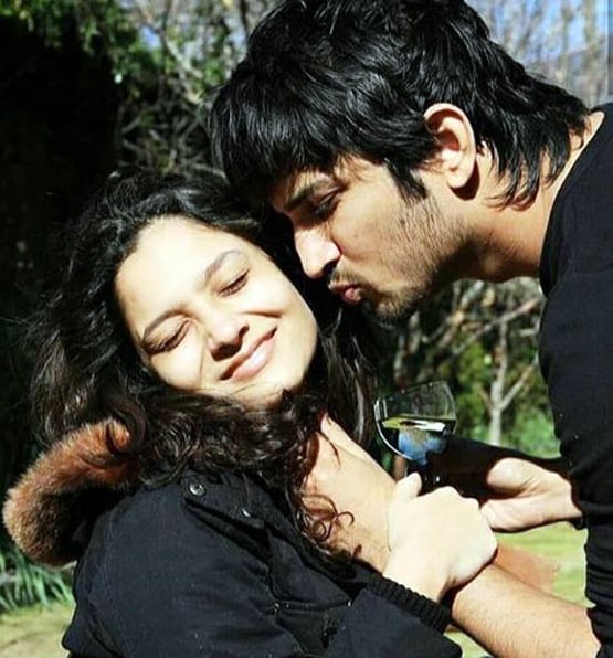 अंकिता ने शेयर की सुशांत की मां की तस्वीर, कहा- उम्मीद है मां के साथ हो