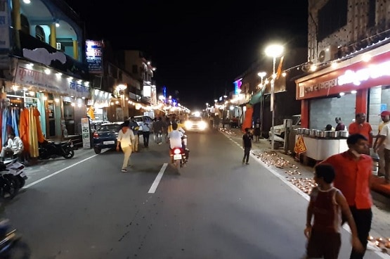 भूमिपूजन से पहले देखिए रात में कैसे जगमगाई अयोध्या नगरी, Photos