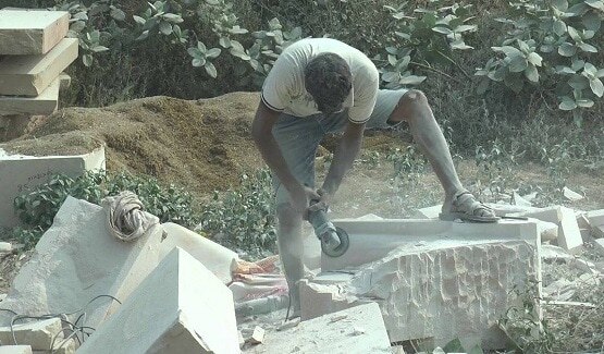 अयोध्या में राम मंदिर बनाने के लिए कहां से आ रहा पत्थर, क्यों है खास?