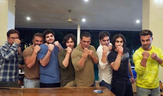 अर्प‍िता के बर्थडे पर आयुष ने शेयर की रोमांट‍िक फोटो, लिखा स्पेशल नोट