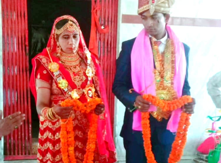 900 कॉल रिकॉर्डिंग लेकर थाने पहुंचा पति, पत्नी रच रही थी मर्डर की साजिश