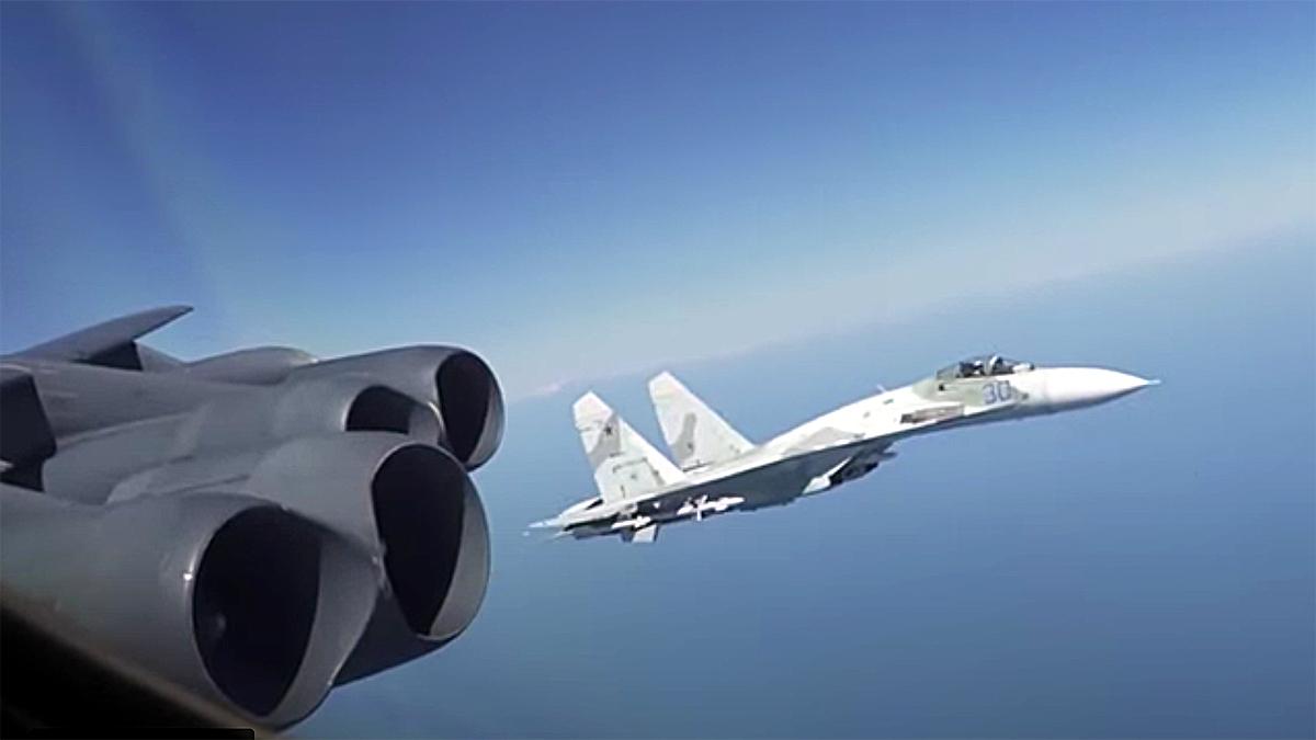 Russia Sukhoi 27 Fighter Jets Followed US B52 Bomber