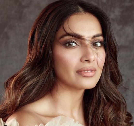 143 दिनों बाद घर से निकलीं बिपाशा बसु, सोशल मीड‍िया पर फोटोज VIRAL