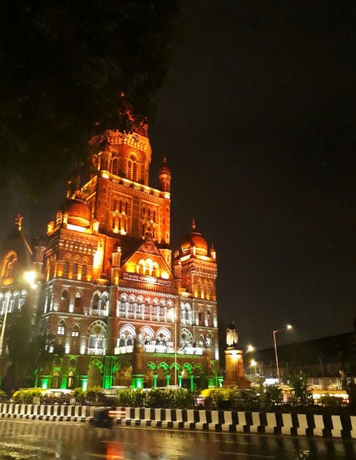 स्वतंत्रता दिवस से पहले तिरंगे की रोशनी में जगमगा उठा BMC मुख्यालय