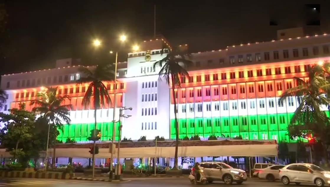 स्वतंत्रता दिवस से पहले तिरंगे की रोशनी में जगमगा उठा BMC मुख्यालय