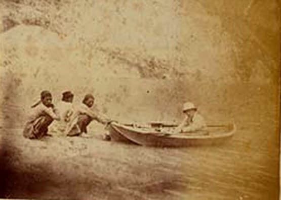 झील में चल रहा था काम, 49 साल बाद मिली अंग्रेजो के जमाने की नाव