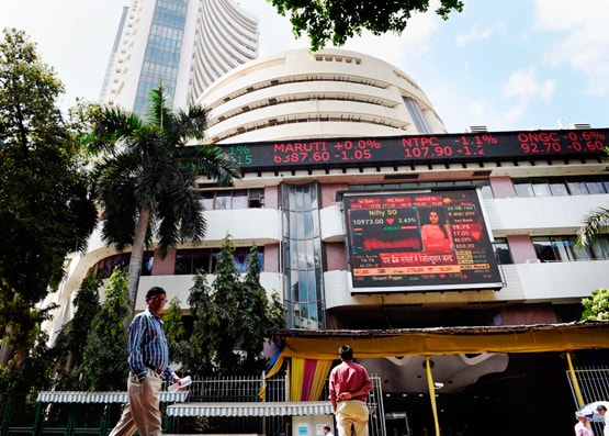 NSE से निजी प्रमोटर जमकर कूट रहे पैसा, सरकार घटा रही अपना हिस्सा