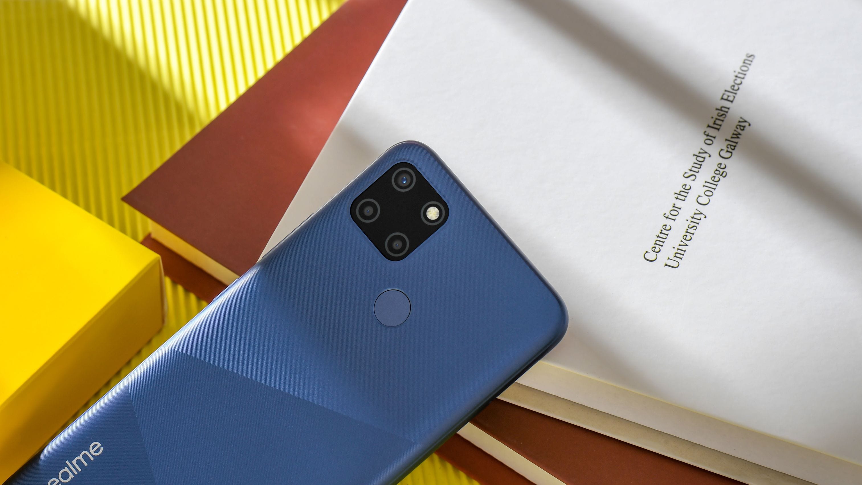 बड़ी बैटरी के साथ Realme C15, C12 लॉन्च, कीमत 8,999 रुपये से शुरू