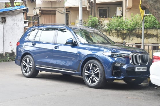 गाड़ियों के शौकीन अजय देवगन ने खरीदी BMW, सोशल मीडिया पर फोटोज वायरल