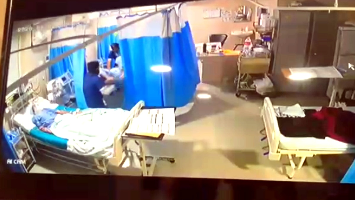 आईसीयू में मारपीट.