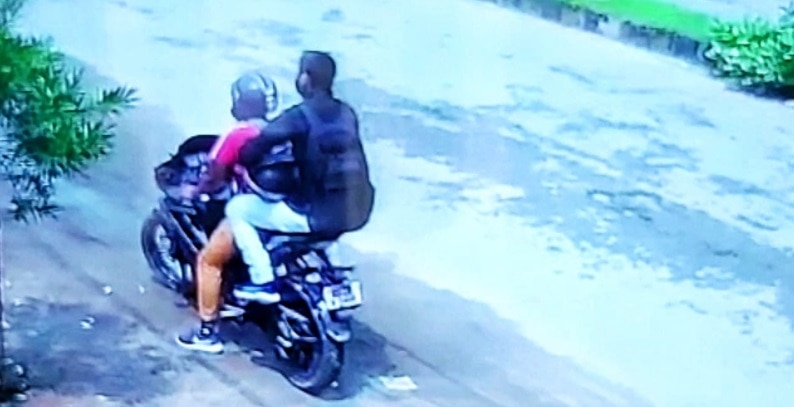 शोरूम में बैठे व्यापारी की हुई थी गोली मारकर हत्या.