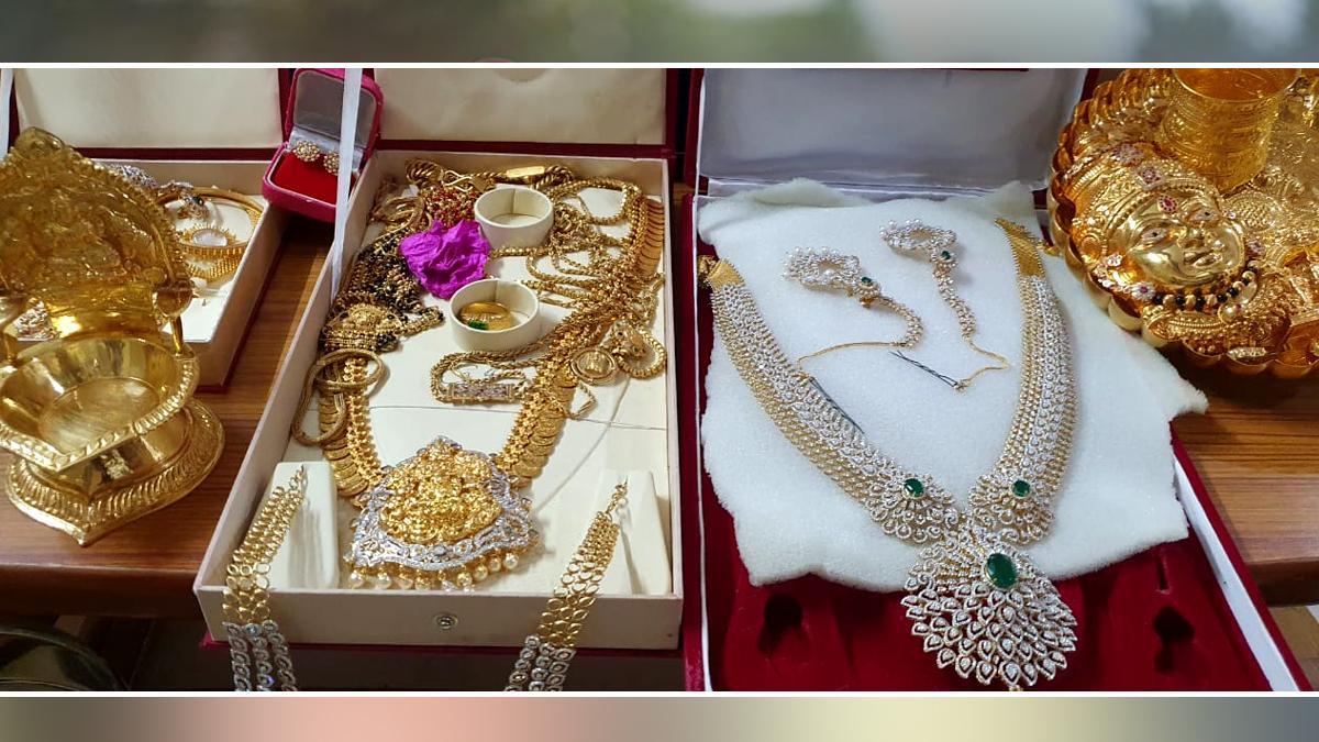 आंध्र प्रदेश में सीआइडी का छापा