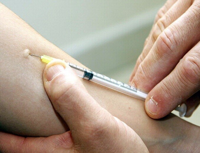 रूस का दावा- वैक्सीन लगने पर आएगा बुखार, लेकिन होगा पुख्ता इलाज