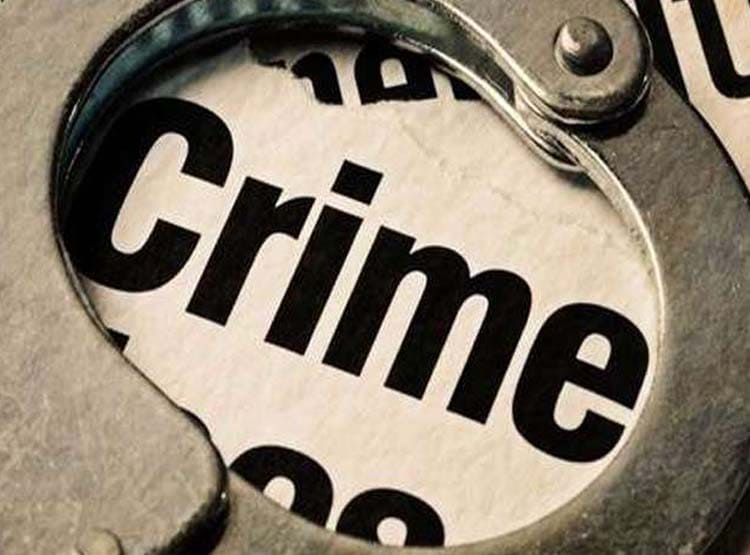 दरवाजा तोड़कर पति-पत्नी की हत्या, पड़ोसी कातिल ने खुद भी खाया जहर