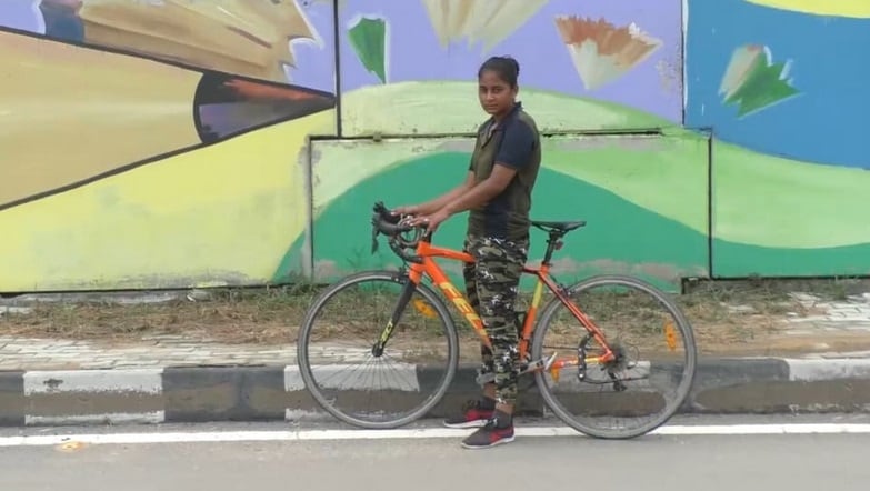 साइकिलिस्ट बेटी जीत चुकी है कई मेडल, गरीबी में लगाई मदद की गुहार