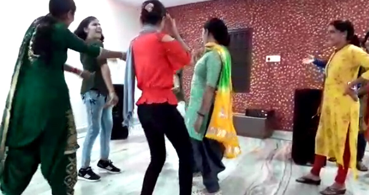 महिला जेल प्रहरियों का डांस वीडियो वायरल