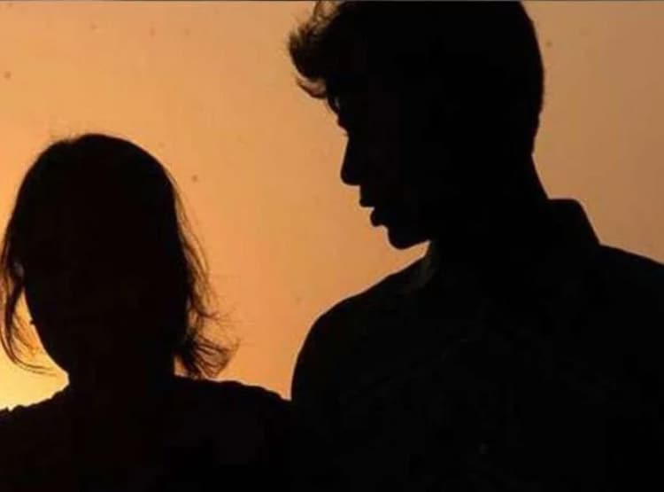 जूम मीटिंग के दौरान कैमरा रह गया ऑन, संबंध बनाते दिखा कपल