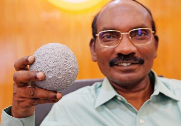 चांद पर निर्माण के लिए भारतीय वैज्ञानिकों ने बनाई स्पेशल ईंट