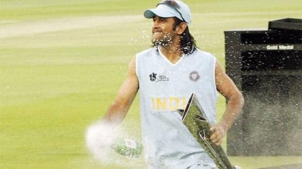 महेंद्र सिंह धोनी के वो बड़े फैसले, जिनसे हैरान रह गए उनके फैंस