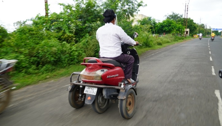 कोरोना संकट में दिव्यांग शिक्षक बने मिसाल.