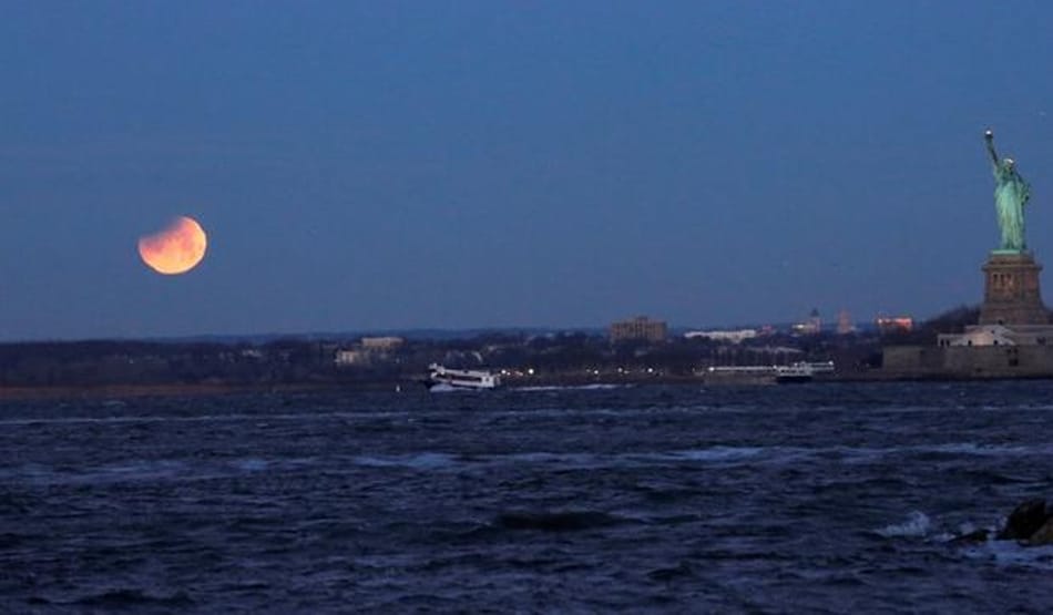 अक्टूबर के इस दिन दिखेगा दुर्लभ ब्लू मून, यूं है ये चांद बेहद खास