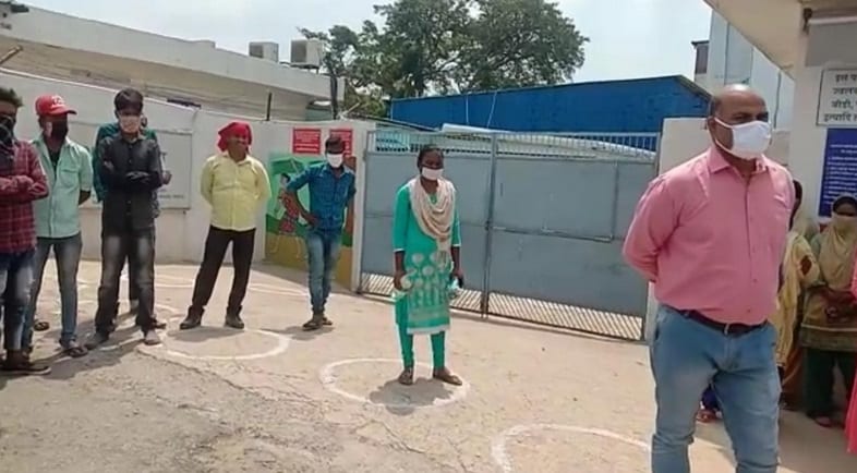 झारखंड की सबसे बड़ी कपड़ा मिल बंद, पांच हजार कामगार सड़कों पर