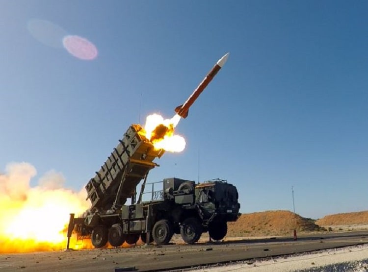 राफेल के अभ्यास से घबराया चीन, होतान एयरबेस पर उतारे 36 बमवर्षक विमान