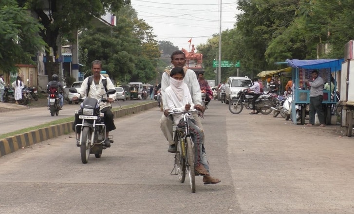 बेटे को परीक्षा दिलाने के लिए पिता ने 105 किमी तक चलाई साइकिल