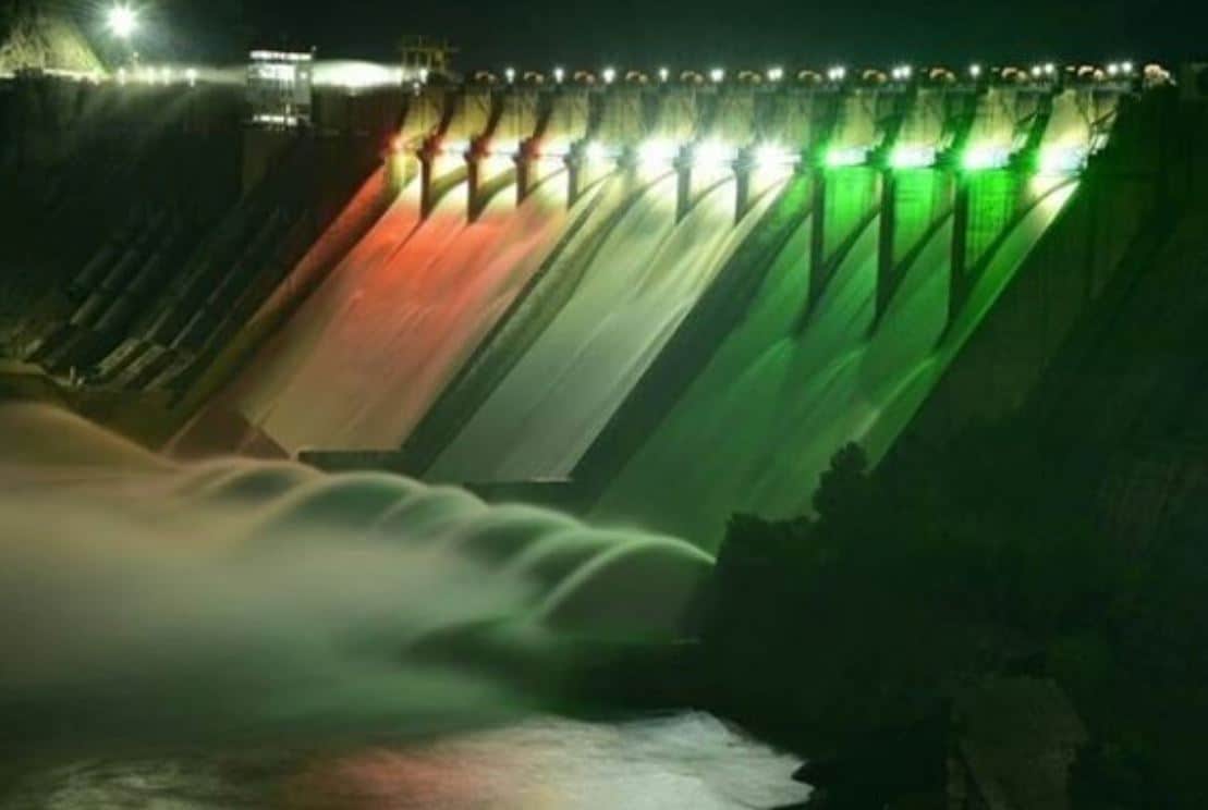 देश कैसे मना रहा है आजादी का 74वां जश्न, देखें लाइव तस्वीरें