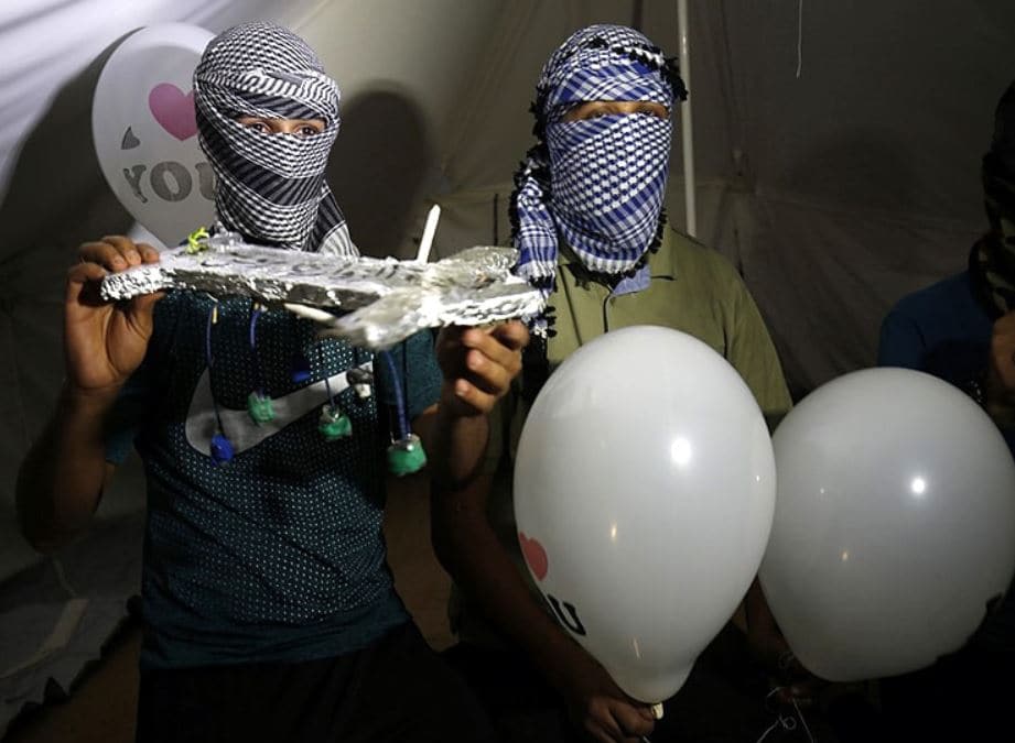 PAK की साजिश, आतंकियों के लिए चीन से खरीद रहा हथियारों का जखीरा