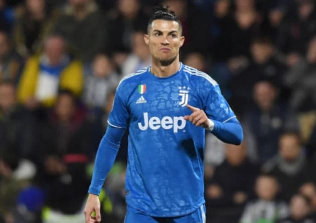 रोनाल्डो ने खरीदी दुनिया की सबसे महंगी कार, दाम सुन दंग रह जाएंगे आप